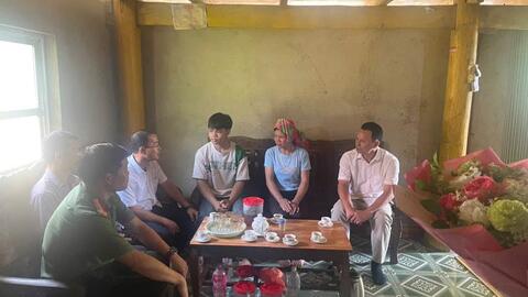Lãnh đạo xã Khoen On thăm, động viên tân sinh viên trúng tuyển học viện Cảnh sát nhân dân