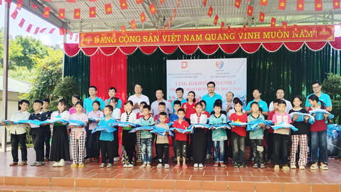 HOẠT ĐỘNG THIỆN NGUYỆN Ý NGHĨA TẠI TRƯỜNG TIỂU HỌC TA GIA, XÃ KHOEN ON