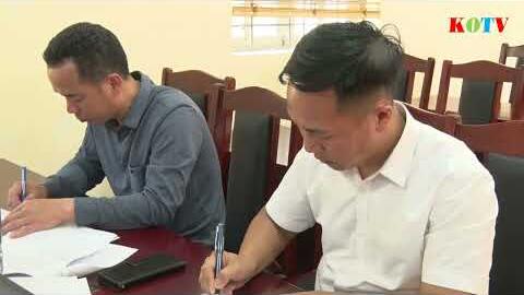 Đồng chí Hà Trọng Hải - Phó chủ tịch UBND tỉnh và đoàn công tác của tỉnh kiểm tra công tác bầu cử xã Khoen On