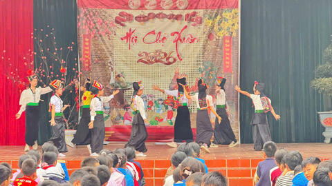 Không khí phấn khởi ngày đầu học sinh trở lại trường sau Tết  trên địa bàn xã Khoen On