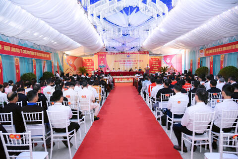 <a href="/tin-tuc-su-kien/dai-hoi-dang-cac-cap" title="Đại hội Đảng các cấp" rel="dofollow">Đại hội Đảng các cấp</a>