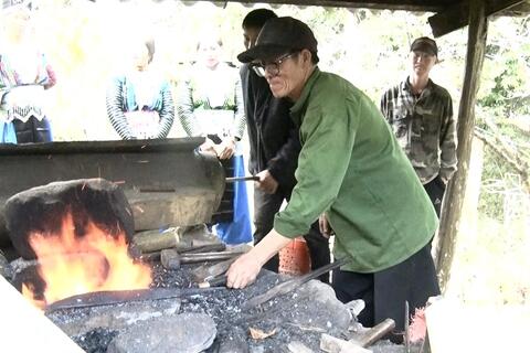 Người Mông bản Noong Quang gìn giữ văn hoá cổ truyền ngày Tết