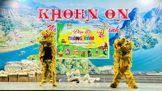 XÃ KHOEN ON “ĐÊM HỘI TRĂNG RẰM YÊU THƯƠNG - CHĂM LO MẦM NON TƯƠNG LAI”